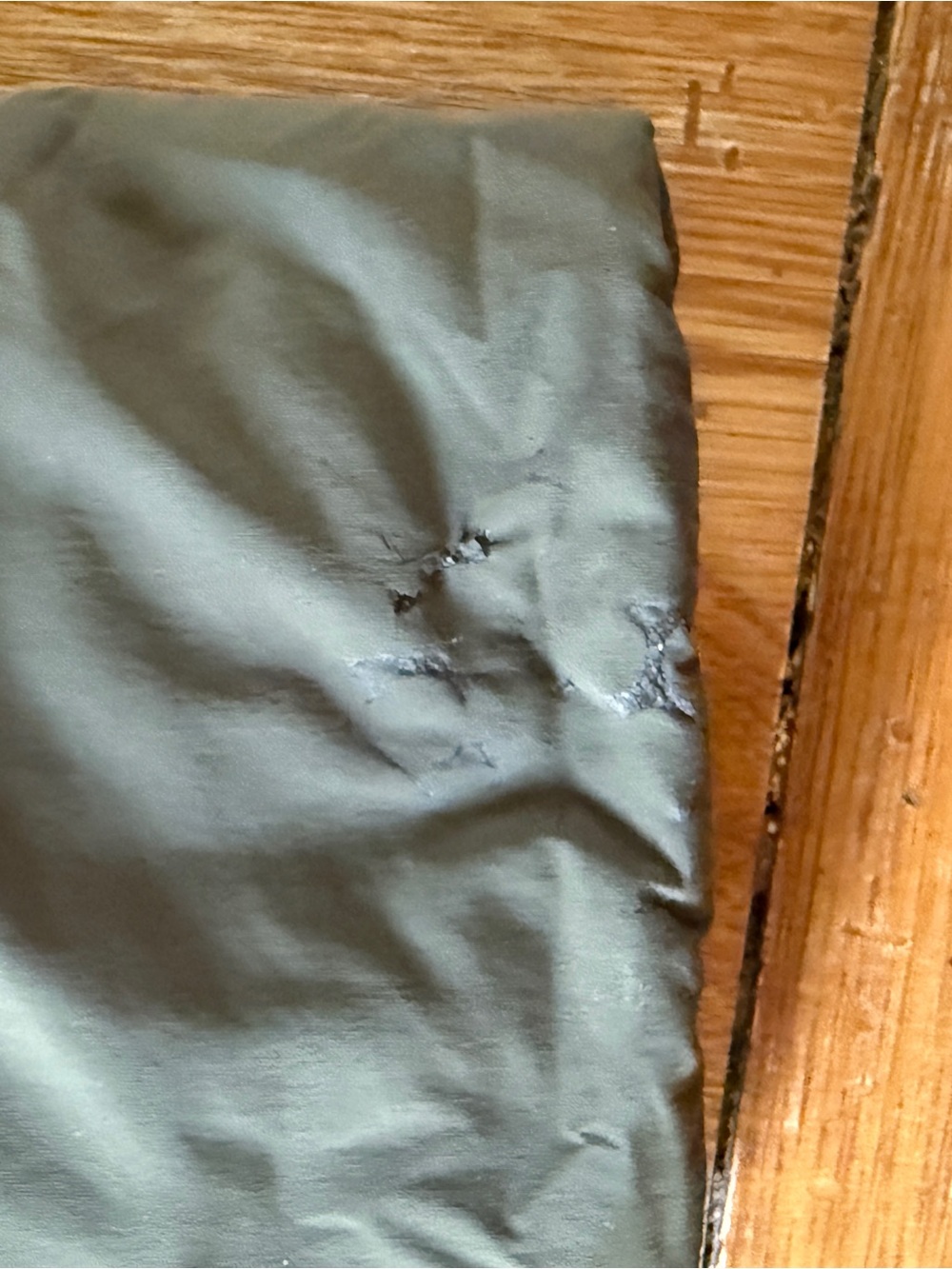 Vuori Women’s Canyon Insulated Jacket in Olive. Size L - Picture 8 of 8